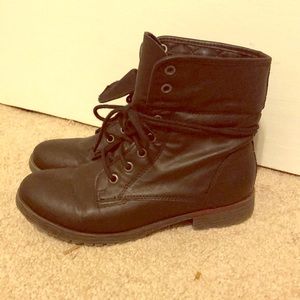 Combat boots